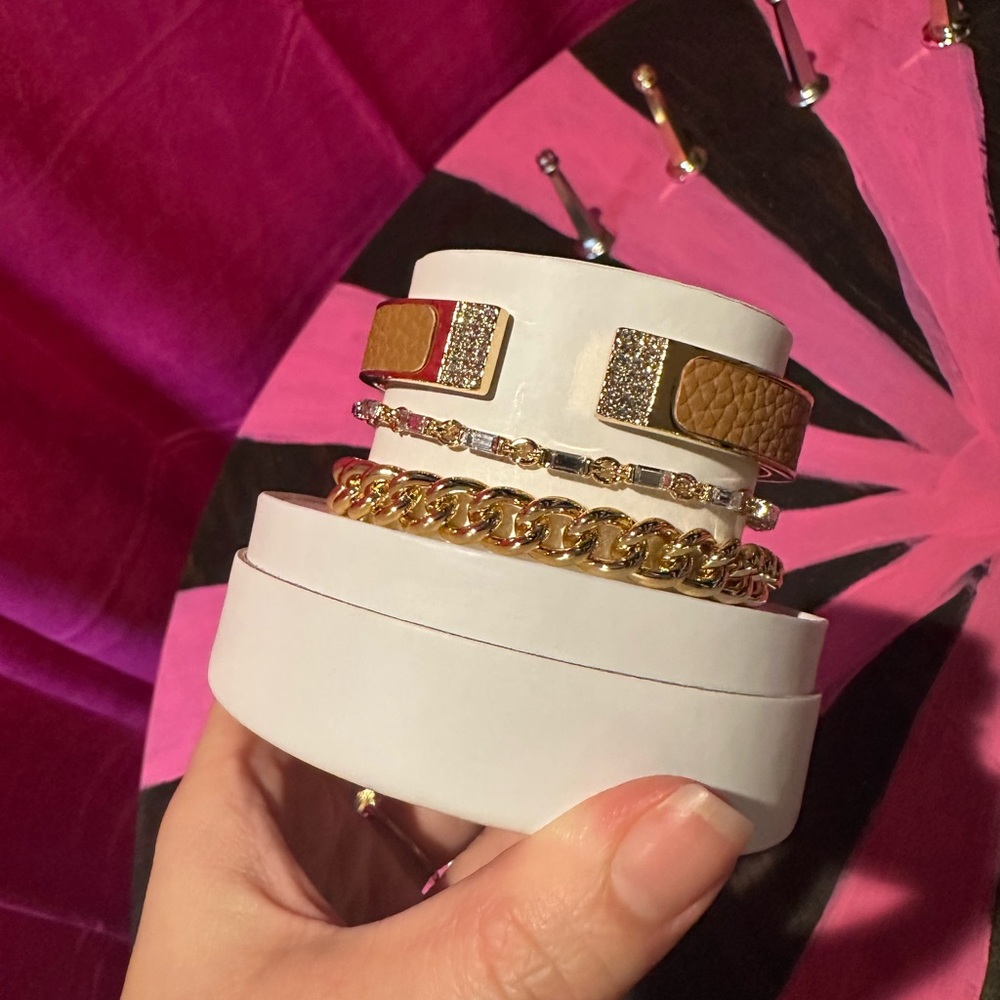 Bomb Party Summer Stack 2025
Elegant Gold and Tan Bracelet Set